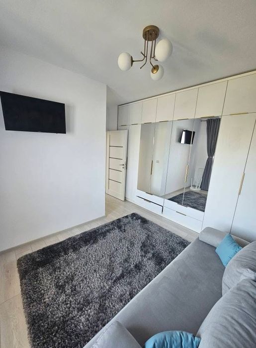 Persoana fizica inchiriez apartament 3 camere + curte