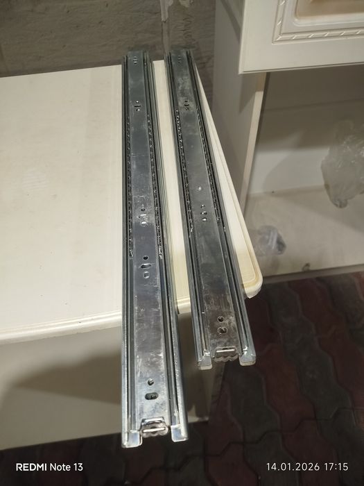 Направляющие для полки шкафа