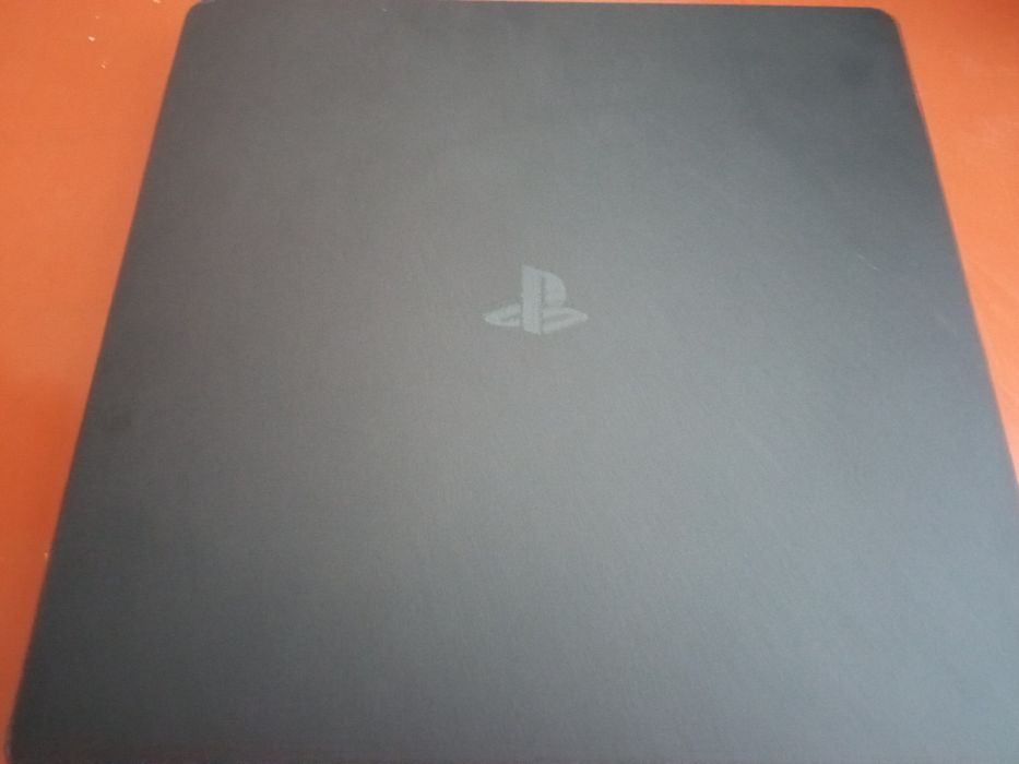 Playstation 4 slim