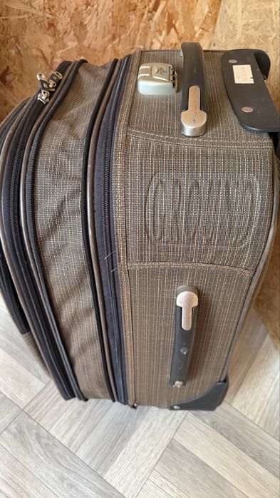 Продам цемодан в хорошем состоянии