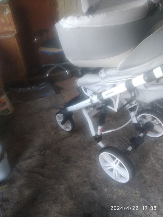 Срочна продам коляску детски