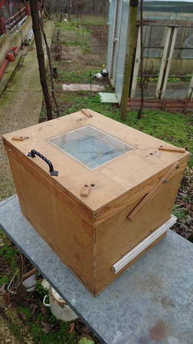 Инкубатор за птичи яйца