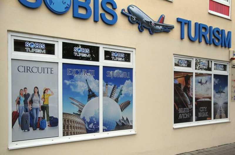 Autocolant de interior/exterior pentru geamurile spatiilor comerciale!