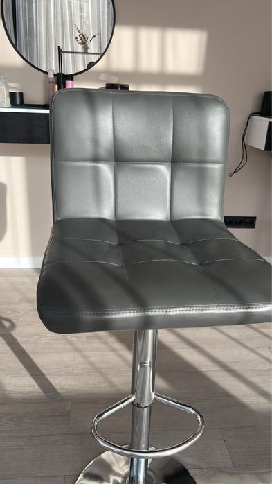 Продам два барных стула