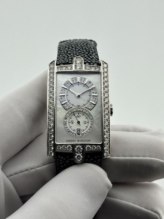 Наручные золотые часы с бриллиантами Harry Winston Avenue C
