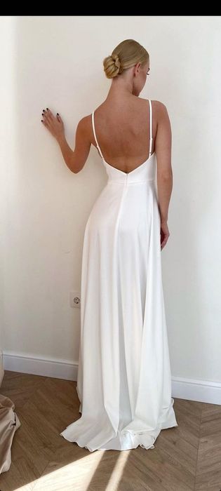 Rochie ivory 2 în 1,decoltată;Include și partea externa din tul,ușoară