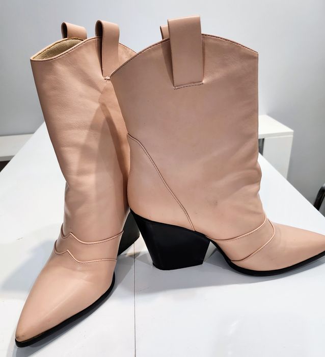 Нежно розовые сапожки для модниц