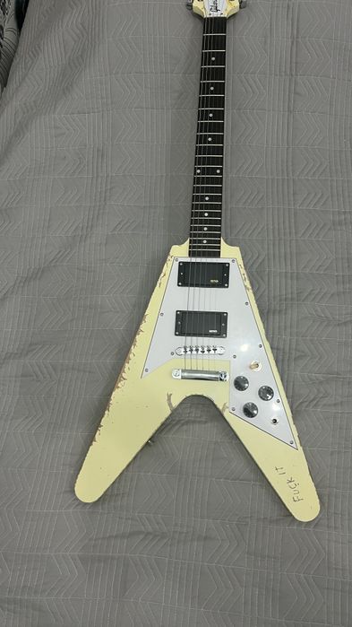 электрогитара flying v