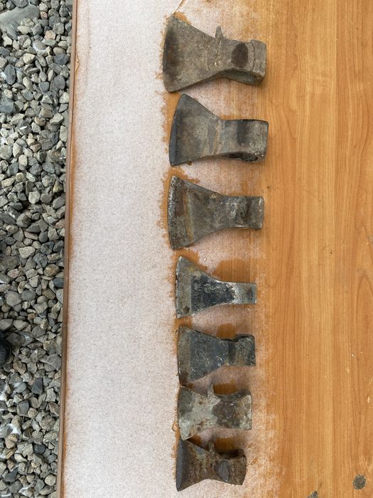 Топоры разные.