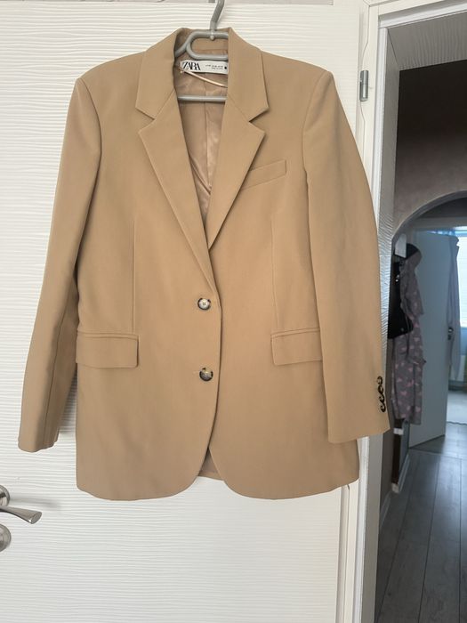 Дамски костюм,светло кафяв