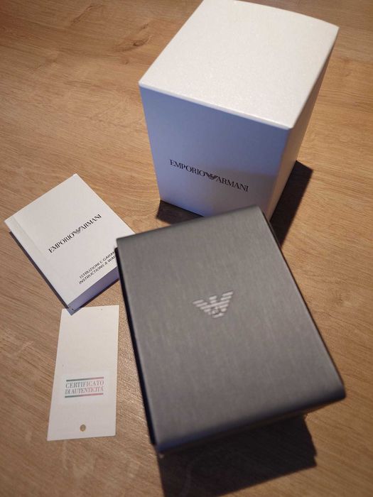 Ceas bărbați Emporio Armani auriu, cu bratara din piele maro nou, cu certificat de autenticitate si cutia originala