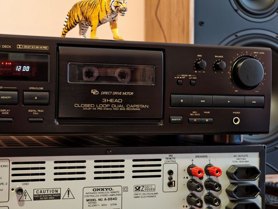 Jvc TD-V562. 3 Head DDD Direct Drive. Deck top, Japan. Preț fix !