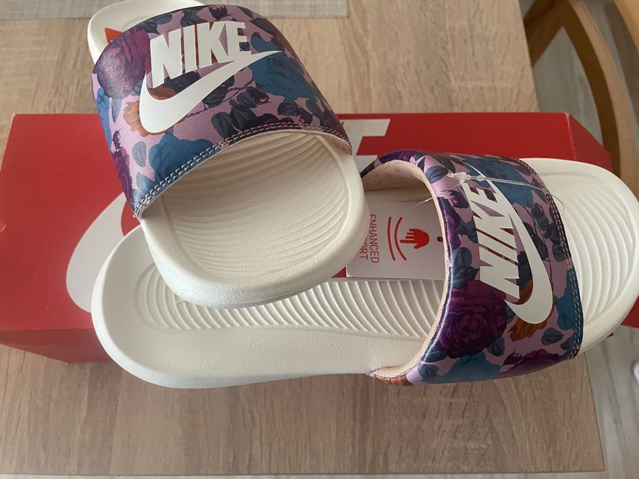 Чехли Nike в свежи летни цветове