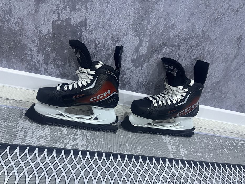Продам коньки CCM
