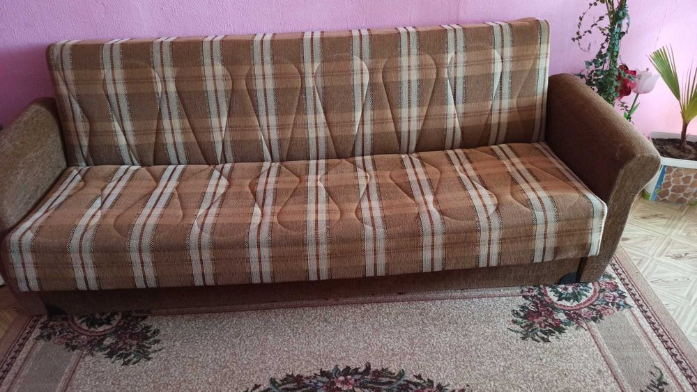 Разтегателен диван