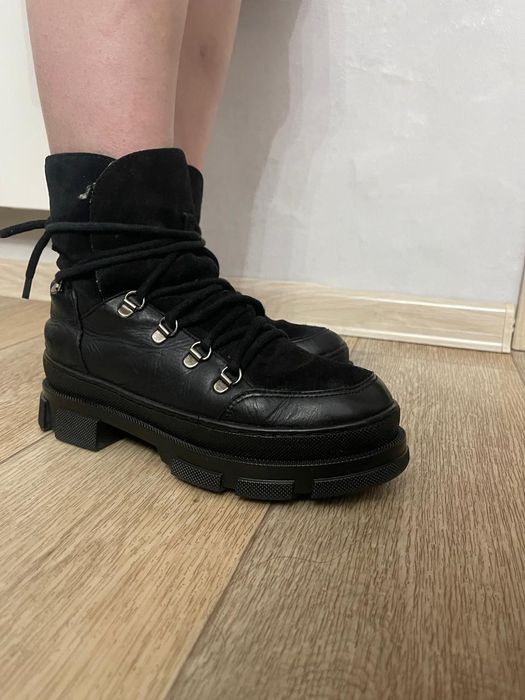 Срочно продам ботинки зимние