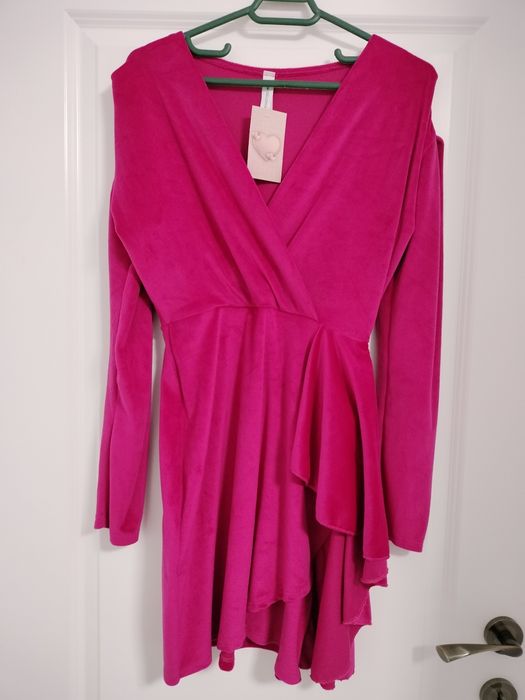 Vând rochița din catifea