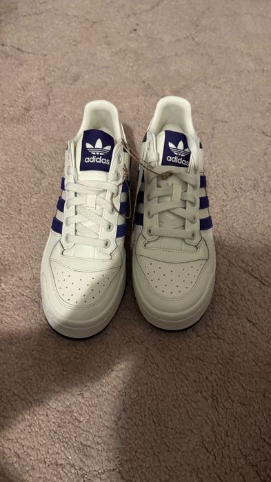 Оригинални нови маратонки Адидас