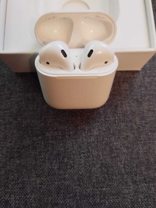 Apple AirPods са използвани, звукът работи, микрофонът не работи