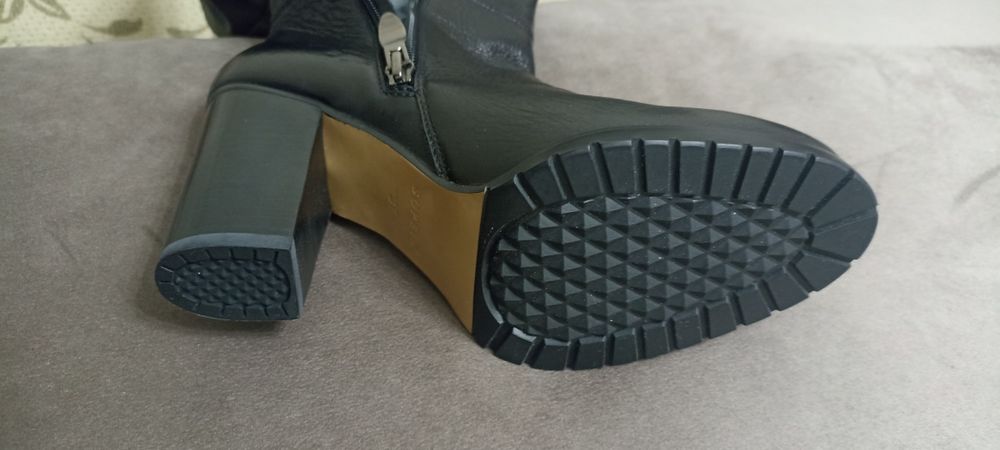 Продам женские сапоги