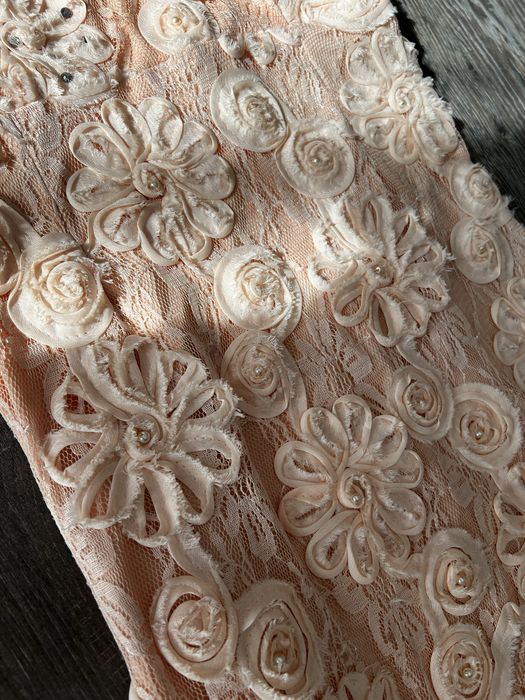 Rochie de ocazie roz somon cu aplicatii de pietre swarovski si perle