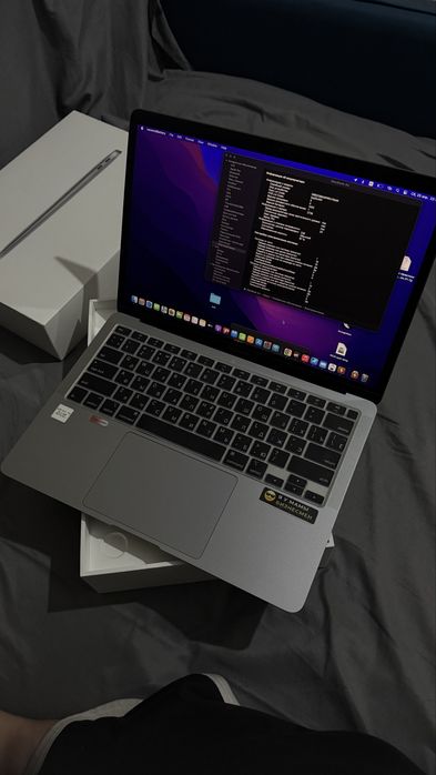 Продам MacBook Air 2020 года