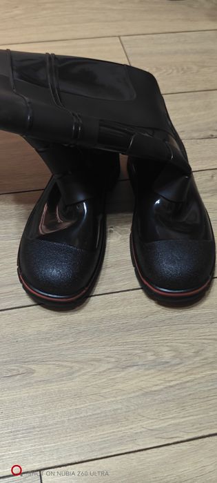 Продам резиновые сапоги