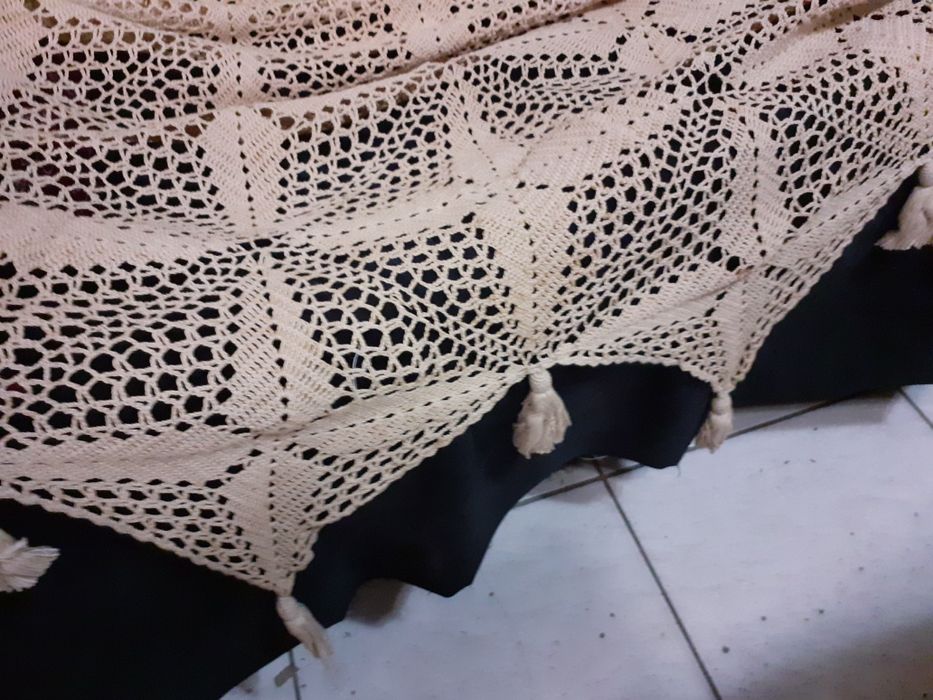 Стара ръчно плетена покривка за спалня 210/180с,покривало,шалте,ковьор