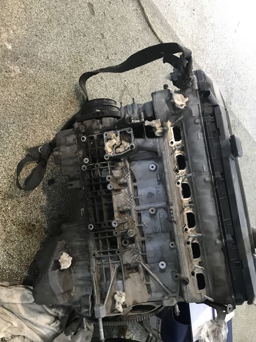 BMW M54B25  двигаетль