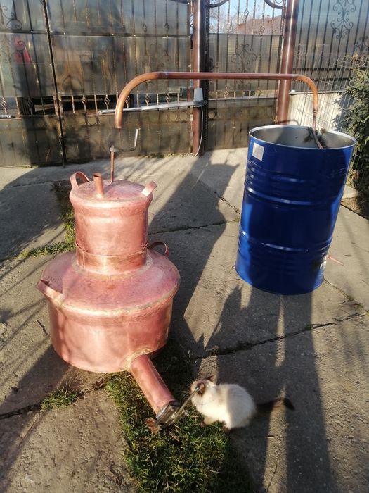 Vand cazan de tuica din cupru alimentar are 123de litri cu fundu de 3