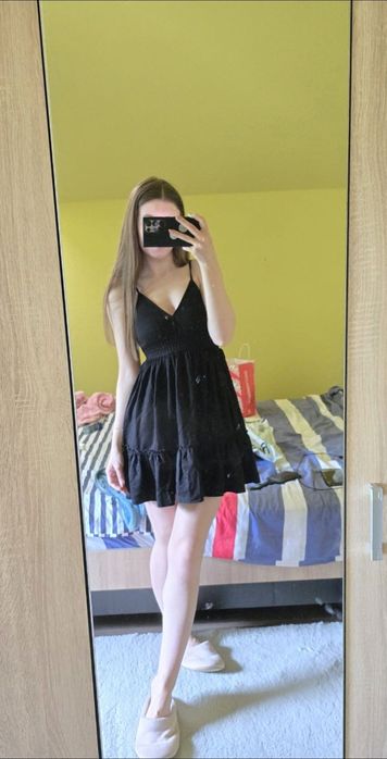 Rochie sinsay cu volane neagra