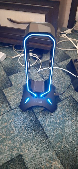 Поставка за слушалки RGB