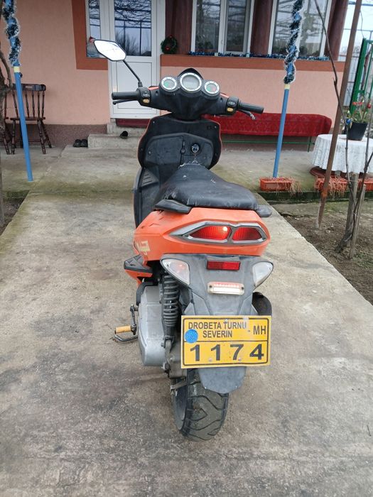 Vând  Scuter Malaguti f12