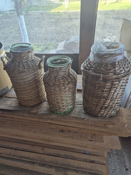 Стари плетени буркани