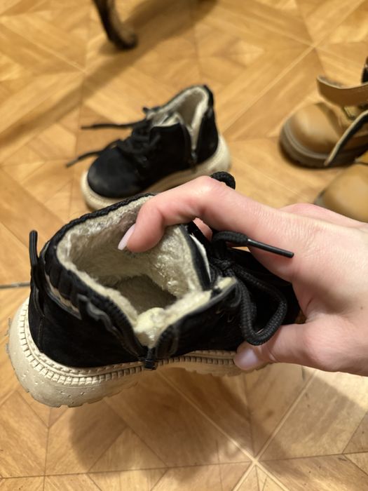 Продам детские ботинки