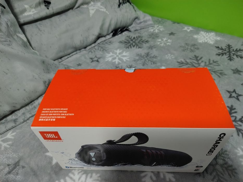 Продавам JBL charge 6