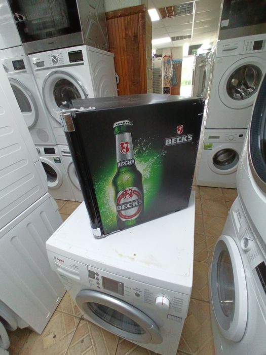 Компактна хладилна витрина за бира, вода, безалкохолни напитки и други с 12 месеца гаранция!