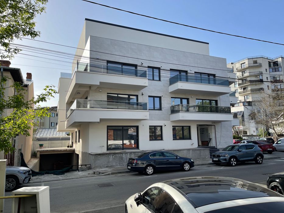 Vând apartament 3 camere ÎMPĂRATUL Traian 82