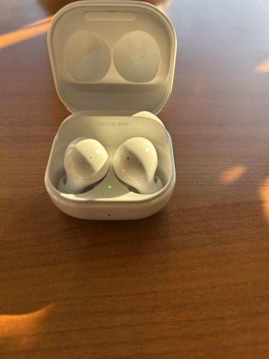 Vand casti Samsung Galaxy Buds2