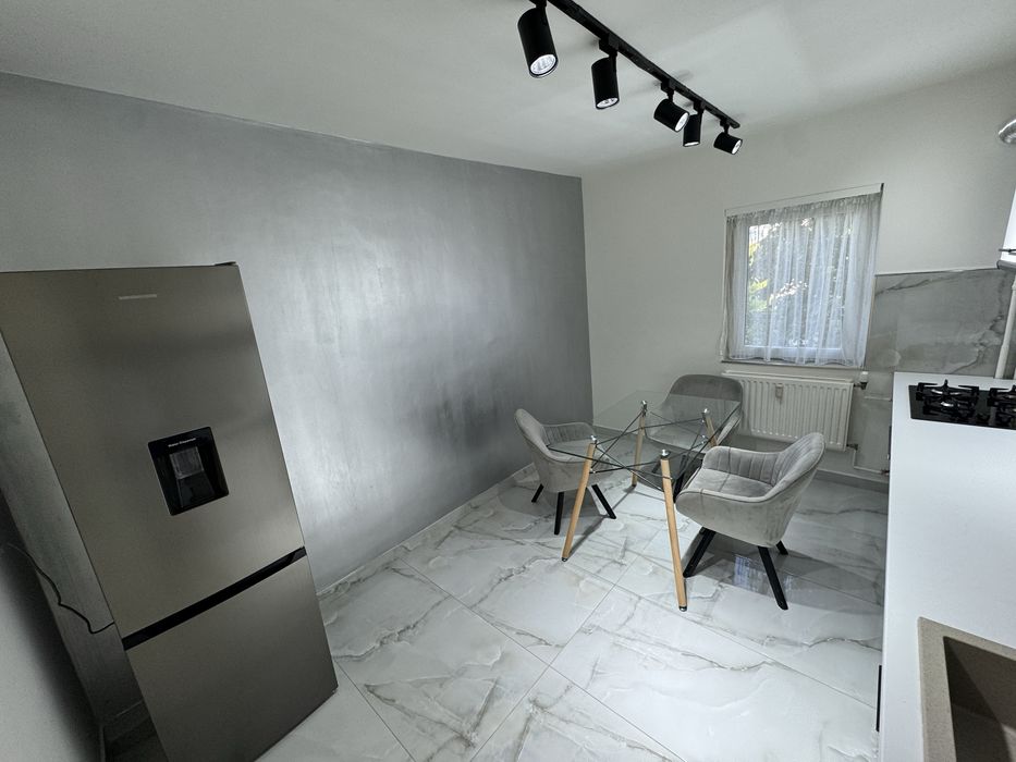 Apartament 4 camere - de inchiriat pe zi/luna - Bucovinei parcare