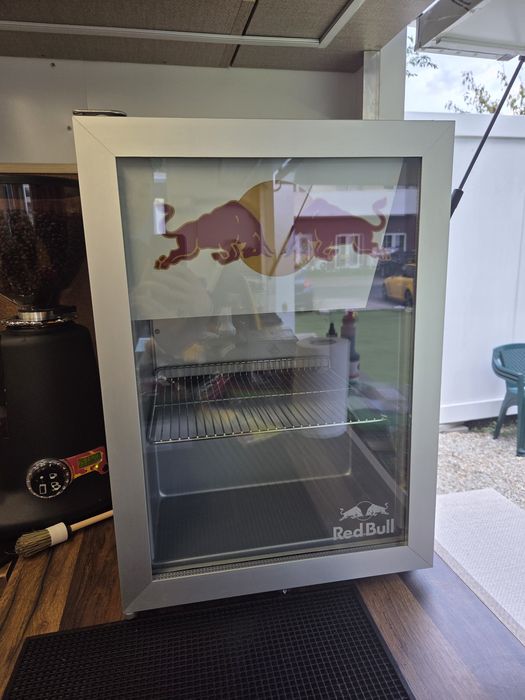 Mini frigider RedBull