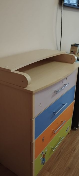 Продам пеленашьный столик-комод