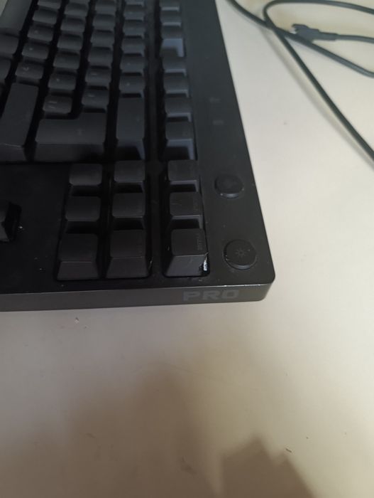 Продам клавиатуру LOGITECH G PRO