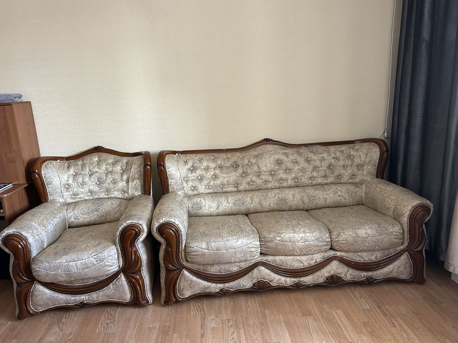 Продам диван с креслом