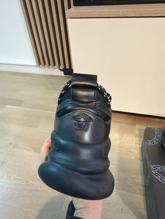 Versace chain reaction