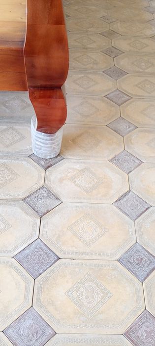 Yangi karavot sotiladi