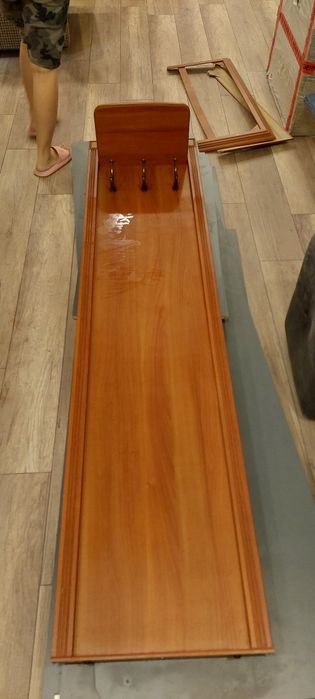 Отдам дором шкафы и вешалку с зеркалом. Самовывоз..