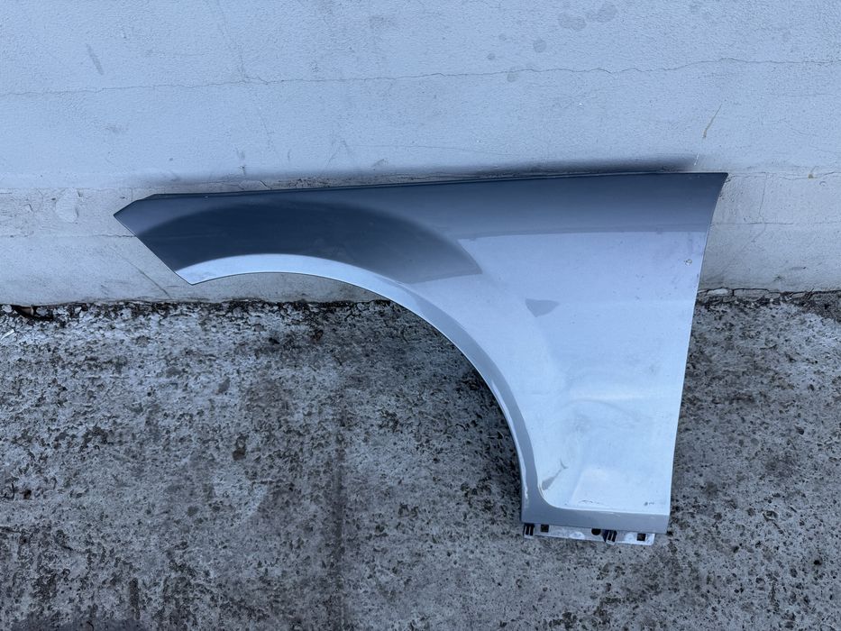 Aripa stanga fata Mercedes C Class W204 Originala culoare gri