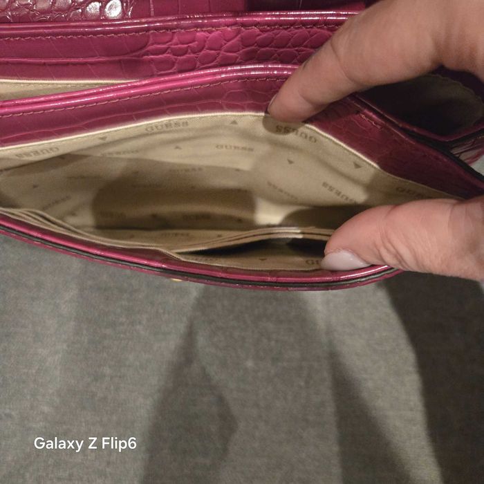 Дамска чанта GUESS