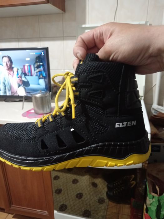 Vând bocanci cu protecție Nr. 37,5